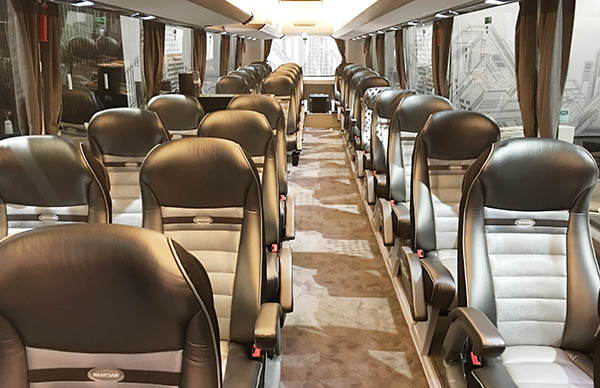 Neoplan Tourliner classe Privilège - Jacqueson Autocars