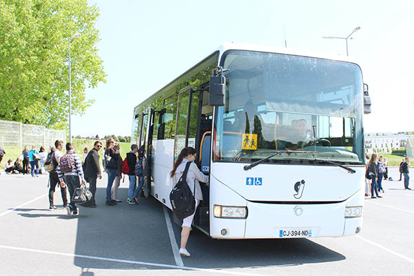 Autocar Jacqueson au lycée Verlaine à Rethel